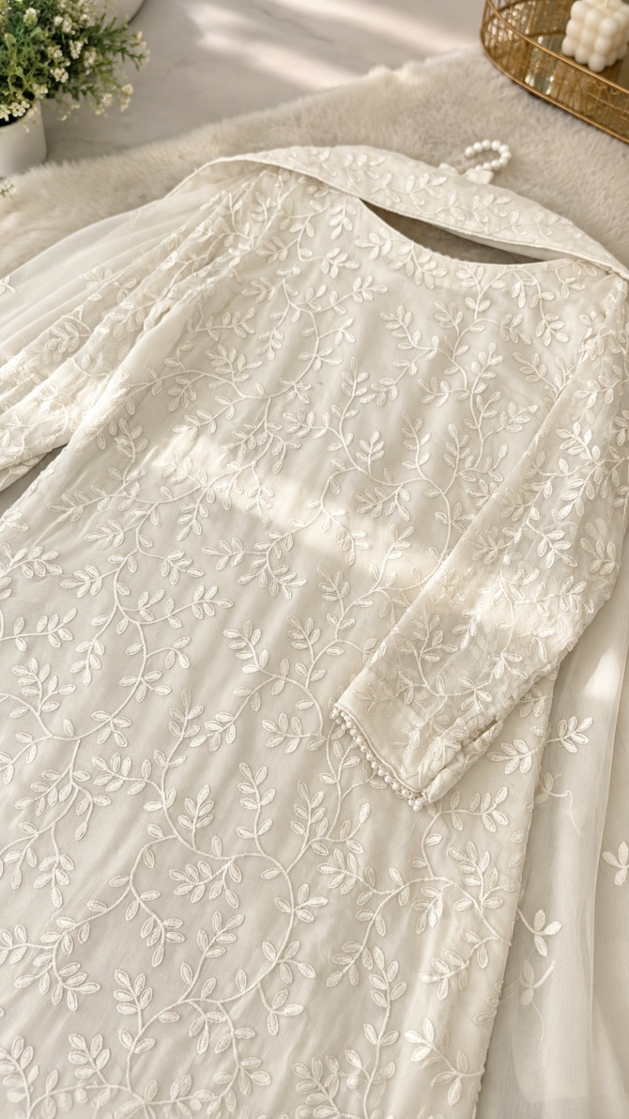 Azara off white